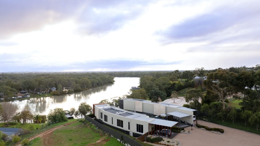 The Frames accommodation overlooking the Murray River at Paringa.
