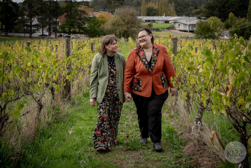 A couple walking among the vines at Ondeen